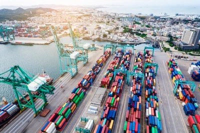 シンガポールLCLの海洋への中国はCIFに容器の負荷船積みよりより少なく荷を積む